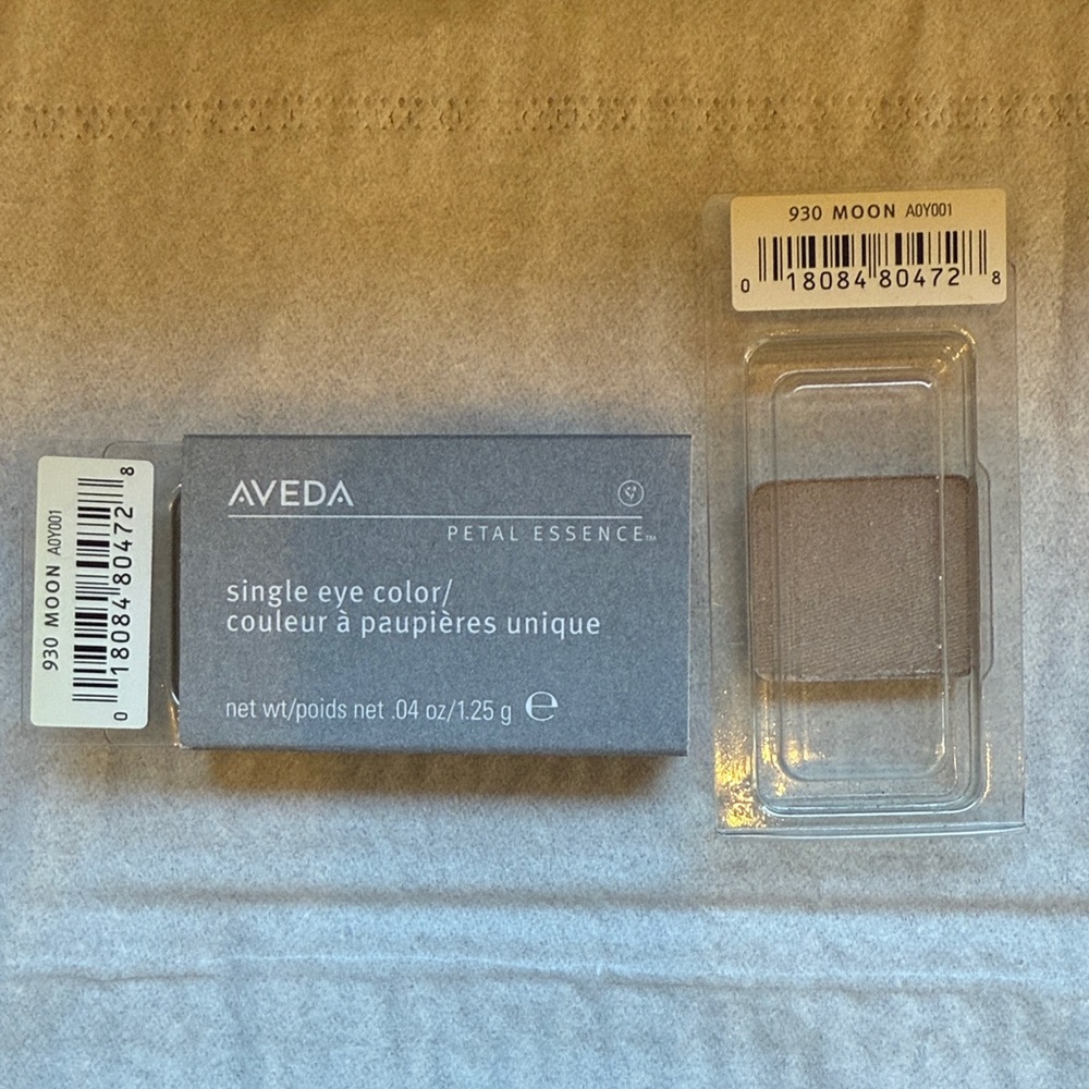 Aveda Petal Essence Eye Shadow in Moon